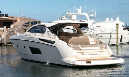 今日のお買い得品！コロンビアのカルタヘナにあるAzimut 48フィートレンタルヨット