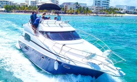 45ft Silverstone Motor Yacht Rental in Cancún Quintana Roo for Up To 15 Pax