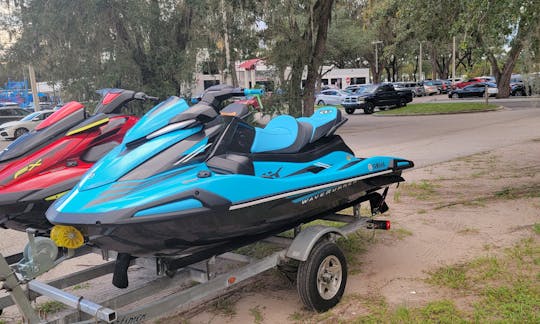 2 horas grátis com 8 horas de aluguel do Fast New Yamaha Supercharged Cruiser em Lakeland, Flórida