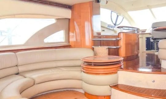 Alquiler de yate a motor Azimut de 55 pies en Punta Cana