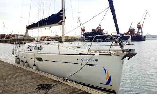 Jeanneau Sun Odyssey 36i Charter in Portugalete, Spain