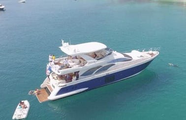 78' Luxury Azimut with Jacuzzi for rent in Panamá