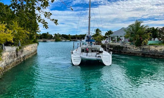44' Lagoon Catamaran with 3 cabins for rent in Panama