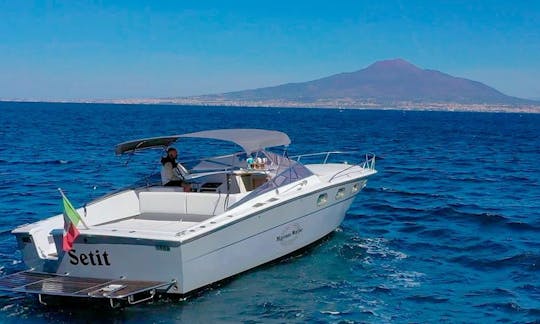Alquile un yate a motor Magnum Marine de 38 pies en Sorrento, Capri, Positano y Amalfi.