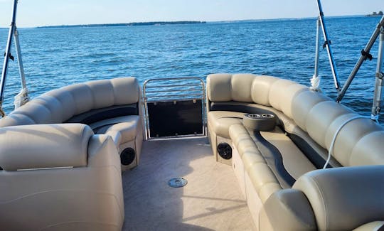 Avalon Tritoon for 12 people available on Lake Conroe in Montgomery, Texas