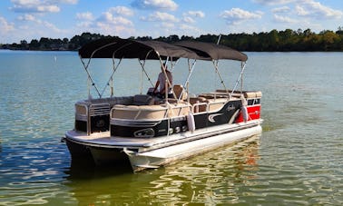 Avalon Tritoon para 12 pessoas disponível no Lago Conroe em Montgomery, Texas