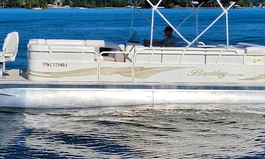 24' Bentley 240 Fish Tritoon on Lake Norman