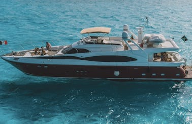 Luxury V 82’ with Jacuzzi Power Mega Yacht in Cancún, Quintana Roo. All inclusive