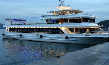 SuperYacht de 140 pés com capacidade para 350 pessoas para seus eventos privados em Istambul! B4