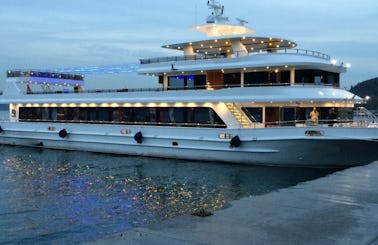 350 People Capacity 140ft SuperYacht for your private events in Istanbul! B4