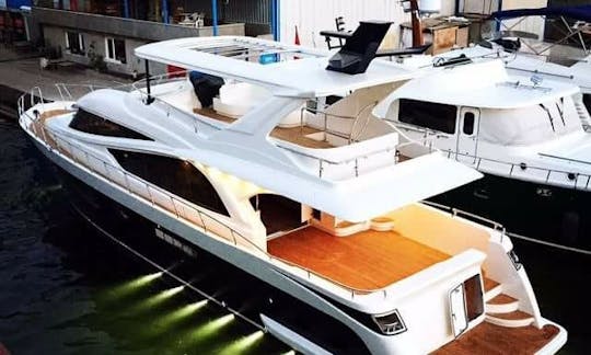 Yacht à moteur pour 30 personnes à louer à Istanbul ! B9