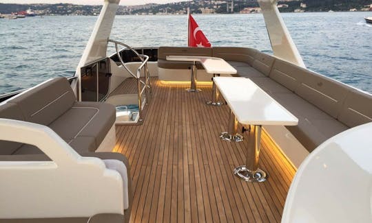 Yacht à moteur pour 30 personnes à louer à Istanbul ! B9