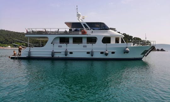 82ft Yacht Rental in İstanbul/Turkey B13