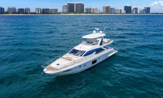 Flybridge Azimut de 70 pies, alfombra flotante, bote