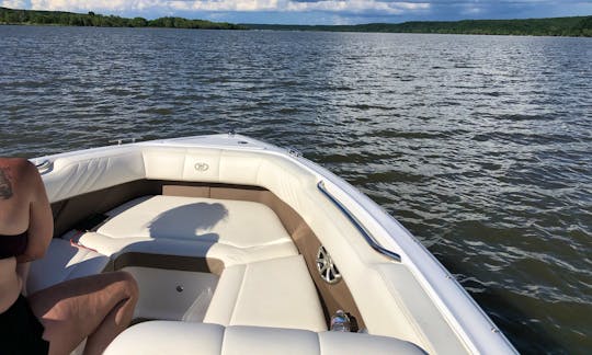 Cobalt 232 Powerboat available on Lake Hudson in Oklahoma