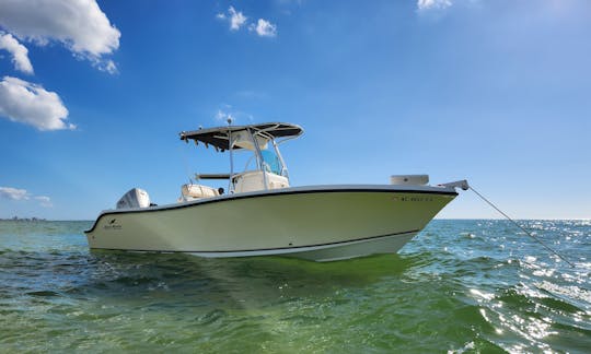 23 pieds. Bateau de pêche Center Console Mako 234 à louer à Sarasota