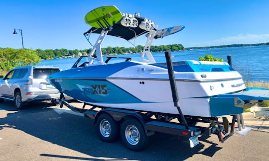 Stylish 22ft Axis Surf Boat on Lake Pleasant