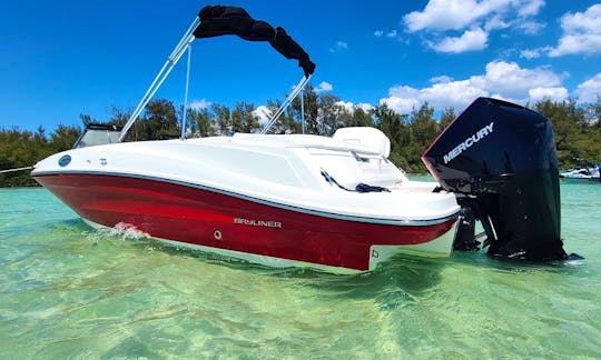 Spacious Bowrider with tow bar for TUBING in Siesta Key, Sarasota and Lido Key!