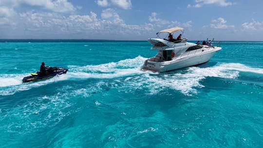 ¡DISFRUTA DE CANCÚN EN SEA RAY FLY DE 40 PIES PARA 12 PERSONAS! 