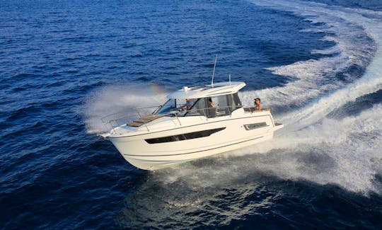 Jeanneau NC 895 Motor Yacht for rent in Puget Sound/ Seattle