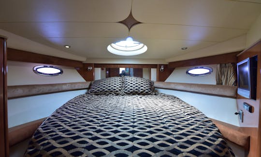 45' ft Meridian Yacht - Bathroom - Bedroom