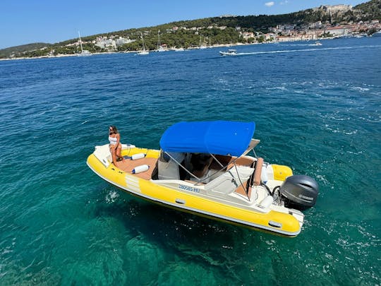 Solemar 200 HP de 23 pies, en la ciudad de Hvar, ¡disfruta y explora!