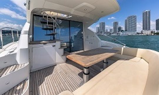 ☀️ Yacht à moteur de luxe Benetau Fly Bridge de 49 pieds à South Beach, en Floride