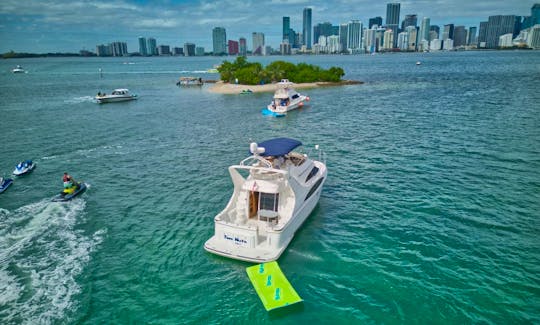 50' Carver Motor Yacht Rental in Miami, Florida 1h free jetski