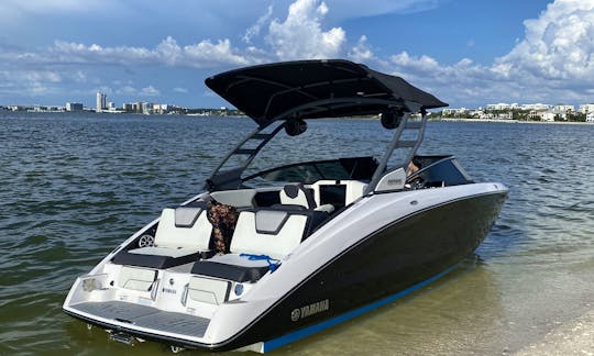 All-Inclusive 2021 25' Luxury Yamaha 252SE - Gas Included!