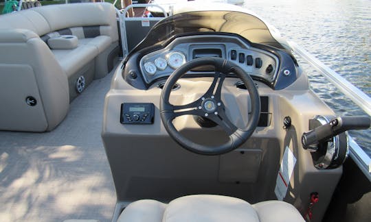 20ft Pontoon Party Boat for Rent in Pompano Beach