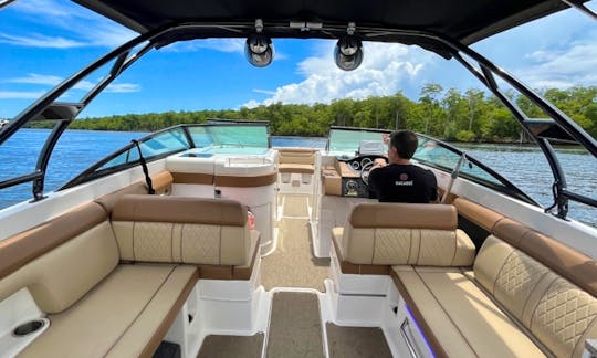 29ft SEA RAY SDX Deck Boat for Charter in Miami