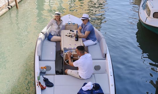 Electric boat hidden canals experience in Venezia