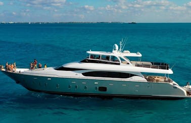 Miora 105 Ft Mega Yacht available in Cancún and Isla Mujeres