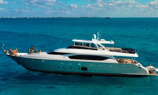 LUXURY 105FT Maiora Power Mega Yacht Available in Cancún and Isla Mujeres - Up to 20 Pax