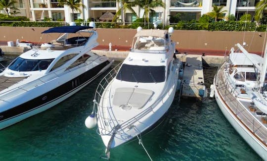 Amaizing Azimut 62ft Motor Yacht Rental in Cancún up to 18 pax