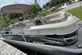 Suntracker Pontoon Boat Rental in Georgina, Ontario