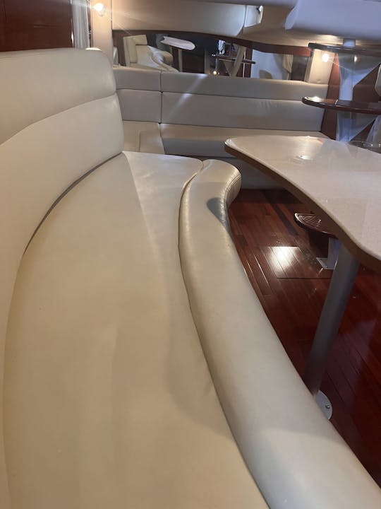 Searay Sundancer Cruiser 36' LOA $250 por hora 