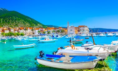 Passeio privado de aventura de barco até a ilha Vis saindo de Split/Hvar