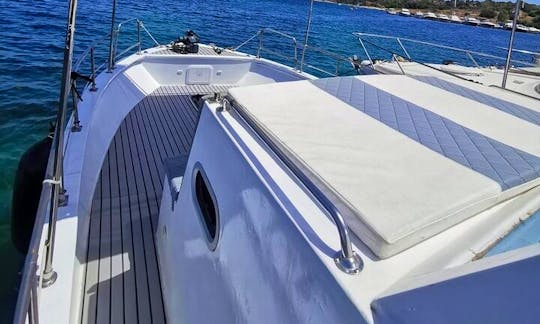 Chris Craft Super Catalina 28 Motor Yacht Rental in Giardini Naxos, Sicilia