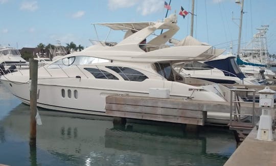 Azimut yacht in Casa de Campo