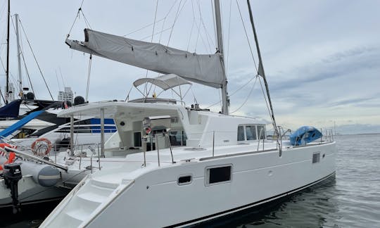 Lagoon 44 feet