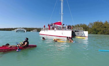 Catamaran Party Boat de 50 pieds (42 personnes maximum) Comprend : capitaine et équipage