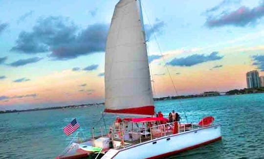 50' Large Party Catamaran in Miami Beach, Florida - Best Price Guarantee - Free BBQ - BYOB / 50' - Catamarán de fiesta grande - Mejor precio garantizado - BBQ gratuito - BYOB