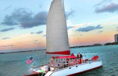 50' Large Party Catamaran in Miami Beach, Florida - Best Price Guarantee - Free BBQ - BYOB / 50' - Catamarán de fiesta grande - Mejor precio garantizado - BBQ gratuito - BYOB