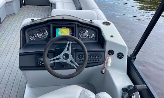 2021 Bentley Navigator 243 Tri-Toon 200Hp Mercury  in Cape Coral, Florida