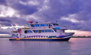 Buque turístico Sundarban ML Utshab para 50 personas con aire acondicionado de lujo