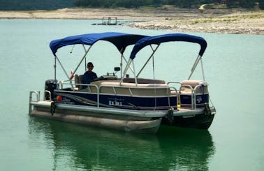 SunTracker Party Barge DLX Pontoon Fun On Medina Lake, Texas