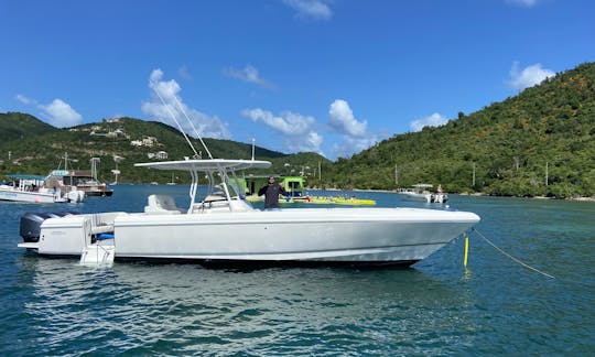 Bateau à console centrale Intrepid de 37 pieds pour 12 personnes à Saint-Thomas, Îles Vierges américaines