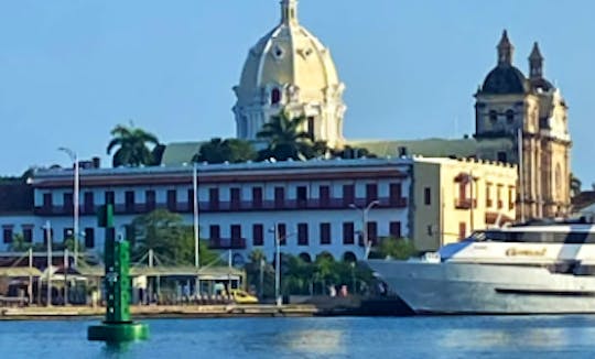 2hr Sunset Tour with 33ft Donzi Sport Motor Yacht in Cartagena de Indias, Bolívar