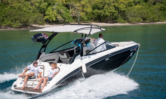 Jet Boat 24 Ft Rental in Culebra, Guanacaste Province